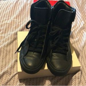 Converse 9.5M Lace Up Black Leather Sneakers